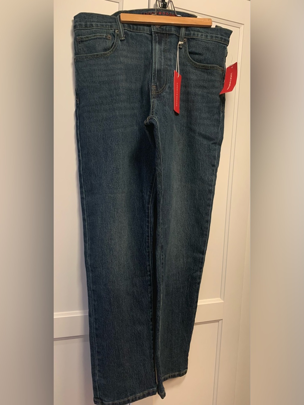 Lucky Brand 410 Athletic Straight Jeans Blue Waist 34x32 NWT